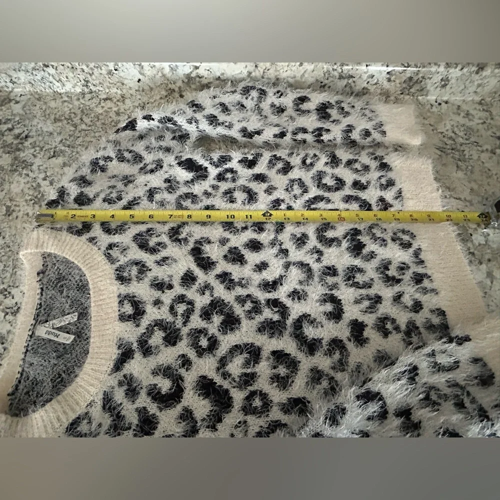 Mudd Soft Fuzzy Cheetah Animal Print Eyelash Knit Crew Neck Sweater Size S - Picture 12 of 12